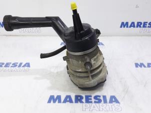 Used Power steering pump Peugeot 308 CC (4B) 2.0 HDi 16V Euro 5 FAP Price € 157,50 Margin scheme offered by Maresia Parts