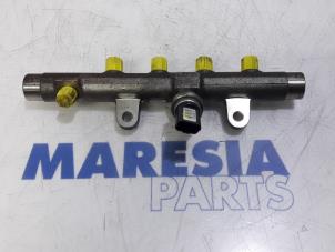 Used Fuel injector nozzle Renault Grand Scénic III (JZ) 1.5 dCi 110 Price € 105,00 Margin scheme offered by Maresia Parts