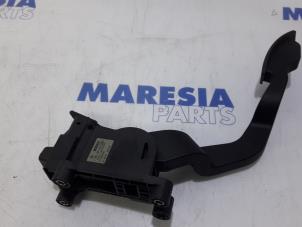 Usados Sensor de posición de acelerador Fiat Bravo (198A) 1.4 T-Jet 16V 150 Precio € 25,00 Norma de margen ofrecido por Maresia Parts