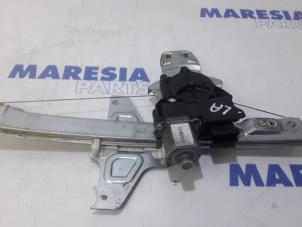 Używane Mechanizm szyby lewej tylnej wersja 4-drzwiowa Citroen C5 III Tourer (RW) 1.6 HDiF 16V Cena € 25,00 Procedura marży oferowane przez Maresia Parts