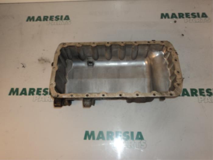 Usagé Couvercle carter Peugeot 307 SW (3H) 2.0 HDi 90 Prix € 50,00 Règlement à la marge proposé par Maresia Parts