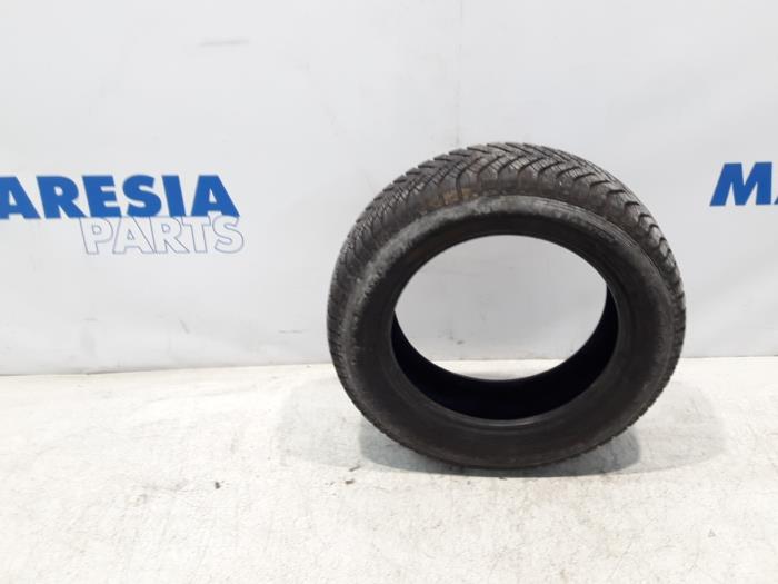Używane Opona Fiat Doblo Cargo (263) 1.4 T-Jet 16V Cena € 30,25 Z VAT oferowane przez Maresia Parts