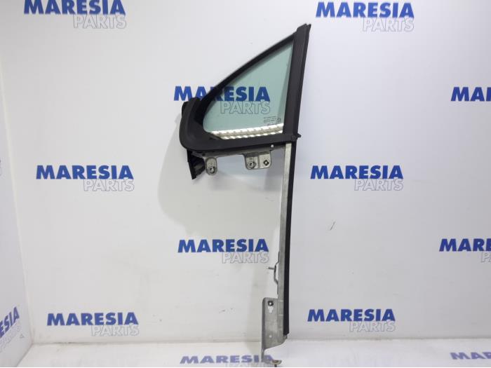 Usados Ventanilla triangular izquierda delante Peugeot 207 CC (WB) 1.6 16V THP Precio € 35,00 Norma de margen ofrecido por Maresia Parts