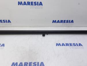 Used Windshield Peugeot 207 CC (WB) 1.6 16V THP Price € 75,00 Margin scheme offered by Maresia Parts