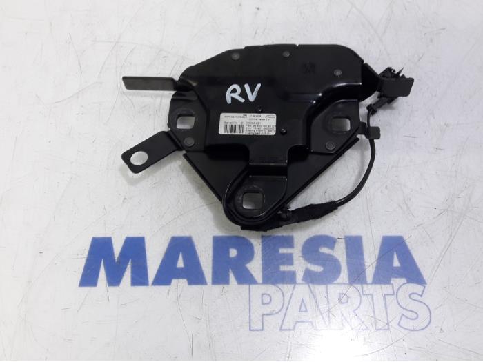 Używane Blokada dachu cabrio Peugeot 207 CC (WB) 1.6 16V THP Cena € 59,99 Procedura marży oferowane przez Maresia Parts