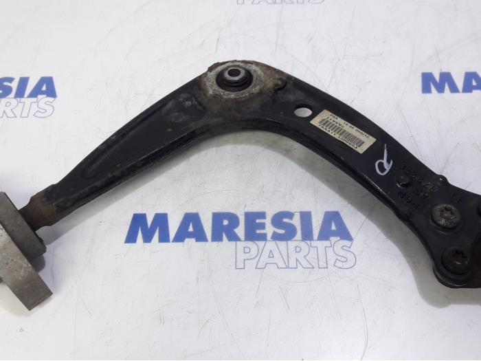 Front lower wishbone, right from a Peugeot 508 (8D) 1.6 HDiF 16V 2012