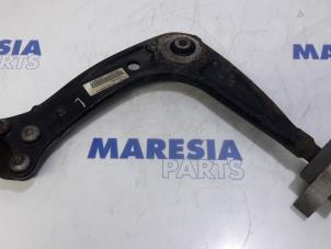 Używane Wahacz zawieszenia dolny lewy przód Peugeot 508 (8D) 1.6 HDiF 16V Cena € 50,00 Procedura marży oferowane przez Maresia Parts