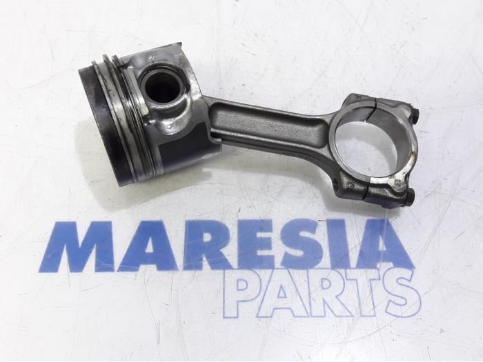 Usagé Piston Dacia Dokker Express (8S) 1.5 dCi 75 Prix € 90,75 Prix TTC proposé par Maresia Parts