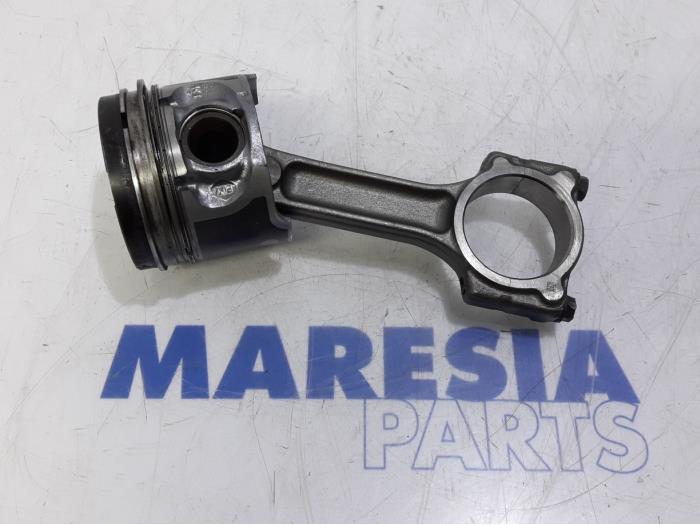 Usagé Piston Dacia Dokker Express (8S) 1.5 dCi 75 Prix € 90,75 Prix TTC proposé par Maresia Parts