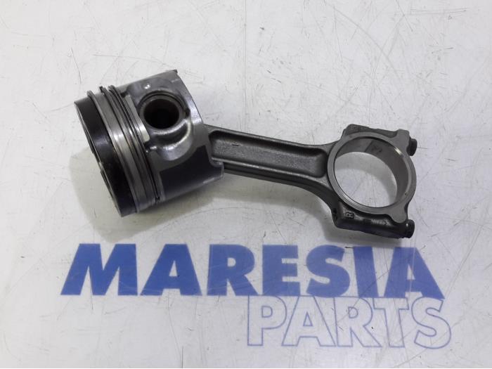 Usagé Piston Dacia Dokker Express (8S) 1.5 dCi 75 Prix € 90,75 Prix TTC proposé par Maresia Parts