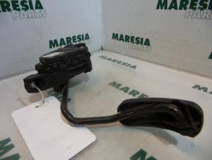 Used Throttle pedal position sensor Renault Trafic New (FL) 1.9 dCi 100 16V Price € 35,00 Margin scheme offered by Maresia Parts