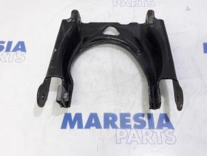Used Front upper wishbone, right Citroen C5 III Tourer (RW) 1.6 HDiF 16V Price € 30,00 Margin scheme offered by Maresia Parts