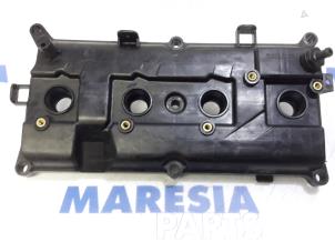 Used Rocker cover Renault Laguna III (BT) 2.0 16V Price € 75,00 Margin scheme offered by Maresia Parts