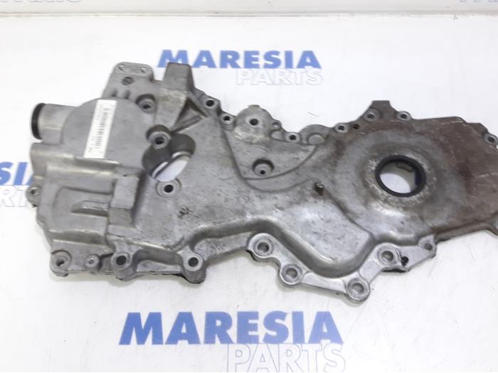 Usagé Couvercle de distribution Renault Laguna III (BT) 2.0 16V Prix € 105,00 Règlement à la marge proposé par Maresia Parts