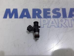 Used Injector (petrol injection) Renault Twingo II (CN) 1.2 16V Price € 20,00 Margin scheme offered by Maresia Parts