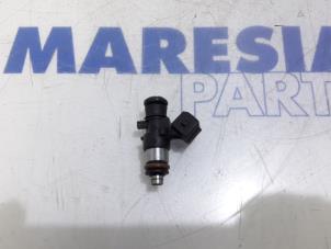 Used Injector (petrol injection) Renault Twingo II (CN) 1.2 16V Price € 20,00 Margin scheme offered by Maresia Parts