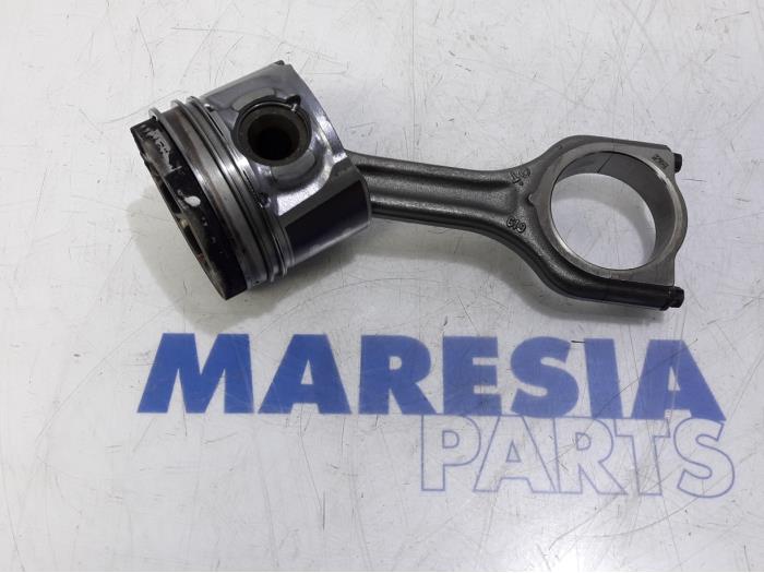 Usados Pistón Citroen C5 III Tourer (RW) 1.6 HDiF 16V Precio € 75,00 Norma de margen ofrecido por Maresia Parts