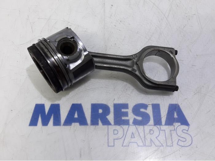 Usados Pistón Citroen C5 III Tourer (RW) 1.6 HDiF 16V Precio € 75,00 Norma de margen ofrecido por Maresia Parts