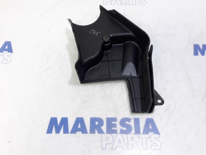 Couvercle de distribution d'un Fiat Bravo (198A) 1.4 16V 2008