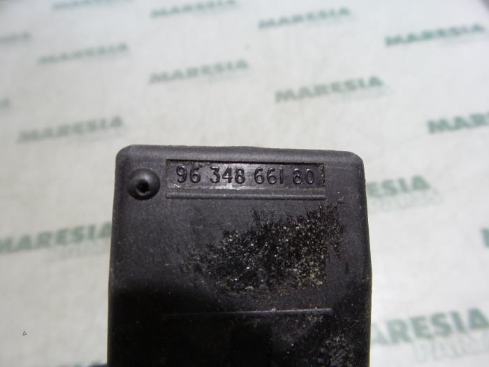Sensor (other) from a Peugeot 607 (9D/U) 2.2 HDi 16V FAP 2001