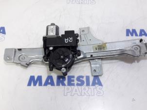 Używane Mechanizm szyby prawej tylnej wersja 4-drzwiowa Peugeot 208 I (CA/CC/CK/CL) 1.6 Blue HDi 100 Cena € 50,00 Procedura marży oferowane przez Maresia Parts