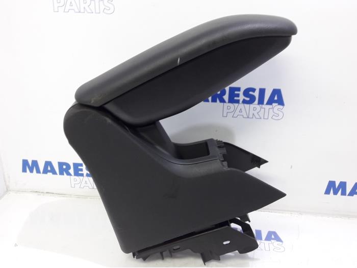 Peugeot 208 Accoudoirs stock ProxyParts.fr