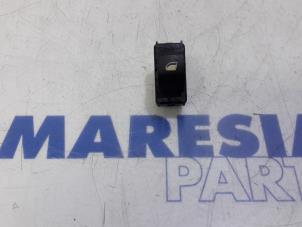 Used Multi-functional window switch Citroen Berlingo 1.6 Hdi 16V 90 Price € 25,00 Margin scheme offered by Maresia Parts