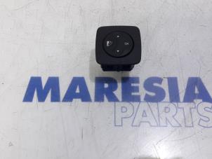 Used Switch (miscellaneous) Renault Grand Scénic III (JZ) 1.5 dCi 110 Price € 35,00 Margin scheme offered by Maresia Parts