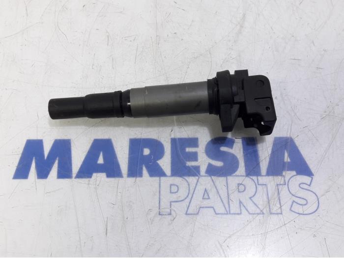 Ignition coil from a Peugeot 308 SW (4E/H) 1.6 16V THP 150 2008