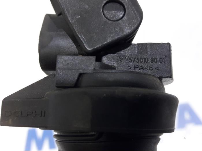 Ignition coil from a Peugeot 308 SW (4E/H) 1.6 16V THP 150 2008