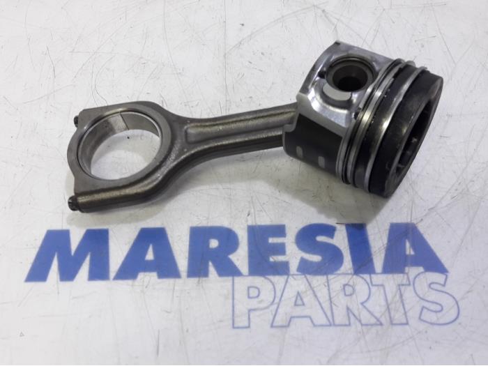 Usados Pistón Peugeot 5008 I (0A/0E) 1.6 HDiF 16V Precio € 50,00 Norma de margen ofrecido por Maresia Parts