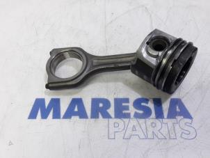Usagé Piston Peugeot 5008 I (0A/0E) 1.6 HDiF 16V Prix € 50,00 Règlement à la marge proposé par Maresia Parts