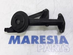 Used Oil pump Peugeot 5008 I (0A/0E) 1.6 HDiF 16V Price € 20,00 Margin scheme offered by Maresia Parts