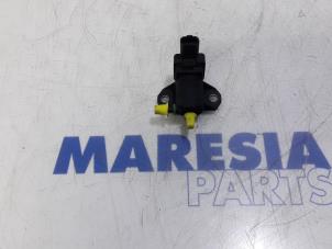 Used Vacuum valve Peugeot 5008 I (0A/0E) 1.6 HDiF 16V Price € 25,00 Margin scheme offered by Maresia Parts