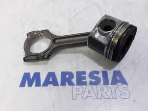 Used Piston Renault Master IV (MA/MB/MC/MD/MH/MF/MG/MH) 2.3 dCi 135 16V FWD Price € 90,75 Inclusive VAT offered by Maresia Parts