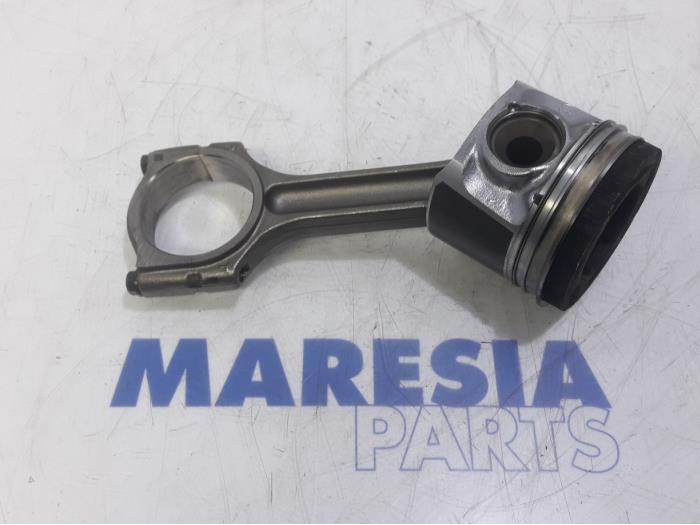 Gebrauchte Kolben Renault Master III (MA/MB/MC/MD/MH/MF/MG/MH) 2.3 dCi 135 16V FWD Preis € 90,75 Mit Mehrwertsteuer angeboten von Maresia Parts