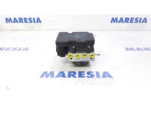 Used ABS pump Renault Clio IV (5R) 1.5 Energy dCi 90 FAP Price € 75,00 Margin scheme offered by Maresia Parts