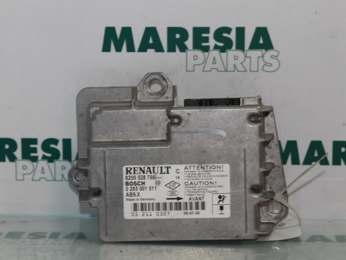 Begagnade Airbagmodul Renault Clio III (BR/CR) 1.2 16V 75 Pris € 100,00 Marginaltabell erbjuds av Maresia Parts