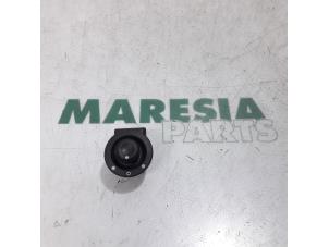 Used Mirror switch Renault Clio IV (5R) 0.9 Energy TCE 90 12V Price € 25,00 Margin scheme offered by Maresia Parts