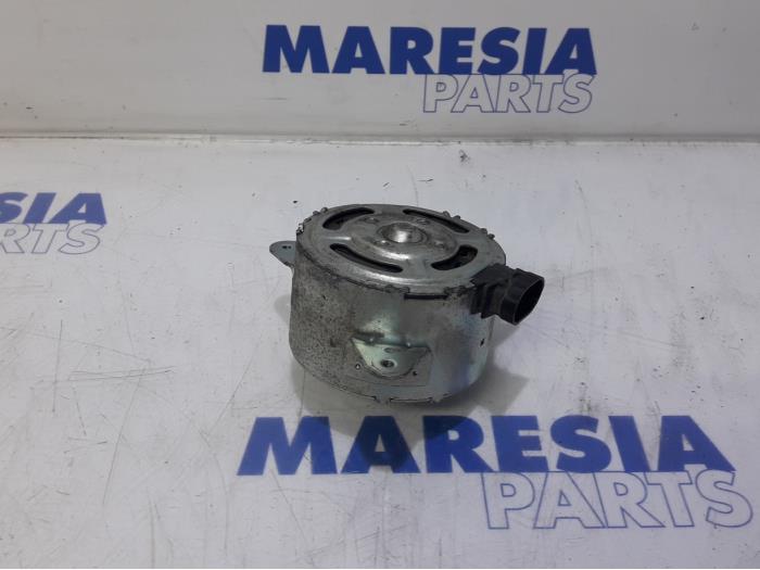 Fan motor from a Renault Master IV (MA/MB/MC/MD/MH/MF/MG/MH) 2.3 dCi 135 16V FWD 2015