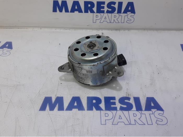 Motor de aleta de refrigeración de un Renault Master IV (MA/MB/MC/MD/MH/MF/MG/MH) 2.3 dCi 135 16V FWD 2015
