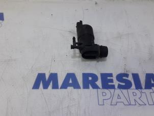 Gebrauchte Scheibensprüherpumpe vorne Renault Master IV (MA/MB/MC/MD/MH/MF/MG/MH) 2.3 dCi 135 16V FWD Preis € 12,10 Mit Mehrwertsteuer angeboten von Maresia Parts
