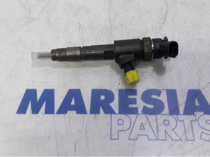 Injector (diesel) from a Citroën C3 (SC) 1.6 HDi 92 2013
