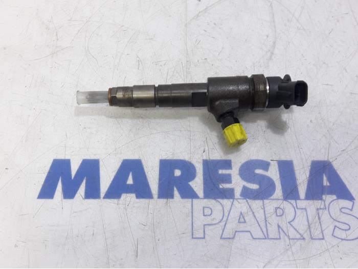 Injector (diesel) from a Citroën C3 (SC) 1.6 HDi 92 2013