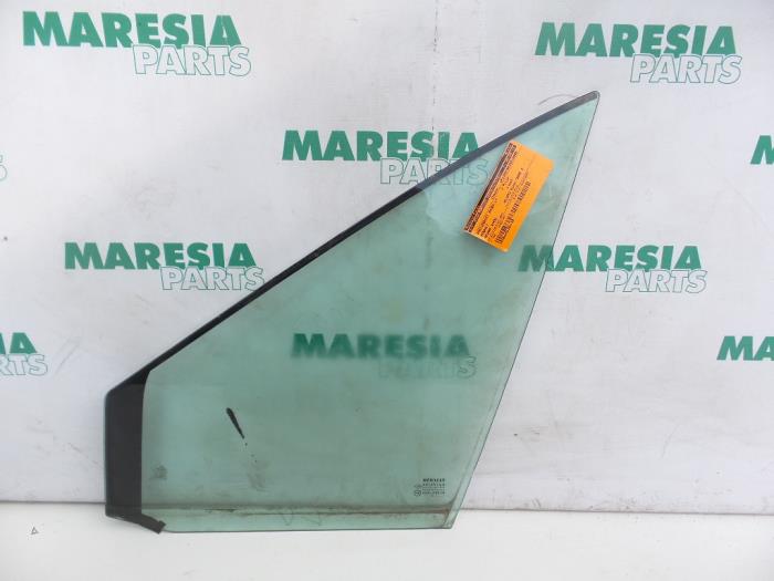 Usados Ventanilla triangular izquierda delante Renault Scénic II (JM) 1.5 dCi 85 Precio € 30,00 Norma de margen ofrecido por Maresia Parts