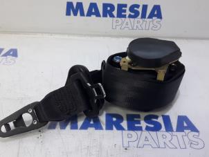 Used Front seatbelt, right Renault Captur (2R) 1.2 TCE 16V EDC Price € 105,00 Margin scheme offered by Maresia Parts