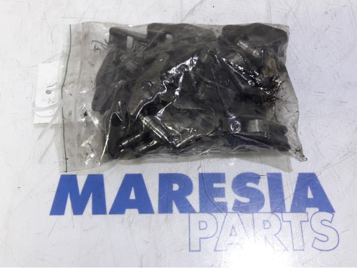 Gebrauchte Ventilstößel Fiat Ducato (250) 2.3 D 130 Multijet Preis € 75,00 Margenregelung angeboten von Maresia Parts