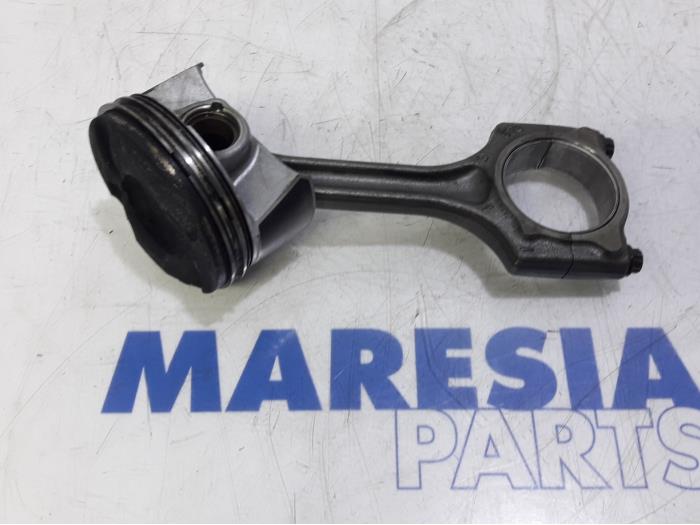 Usagé Piston Peugeot 208 I (CA/CC/CK/CL) 1.6 16V GTI Prix € 50,00 Règlement à la marge proposé par Maresia Parts