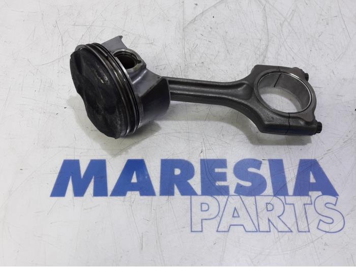 Usagé Piston Peugeot 208 I (CA/CC/CK/CL) 1.6 16V GTI Prix € 50,00 Règlement à la marge proposé par Maresia Parts