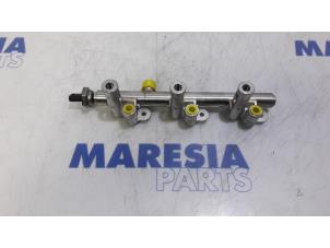 Used Fuel injector nozzle Peugeot 2008 (CU) 1.2 12V e-THP PureTech 130 Price € 105,00 Margin scheme offered by Maresia Parts